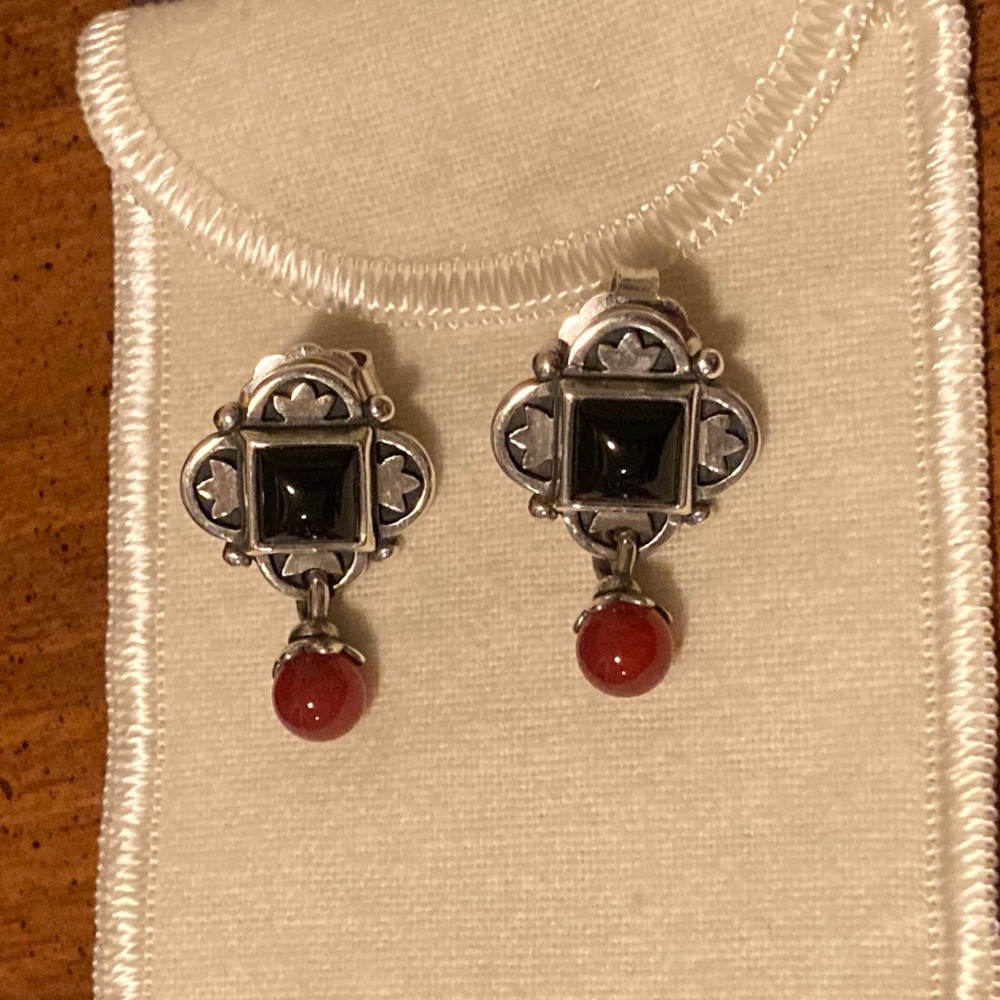 Retired James Avery Onyx & Carnelian Drop Earrings